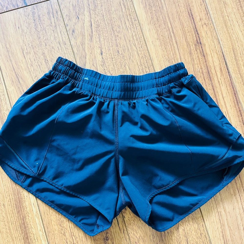 Lululemon Hotty Hot 4” Navy Shorts low rise - size 6